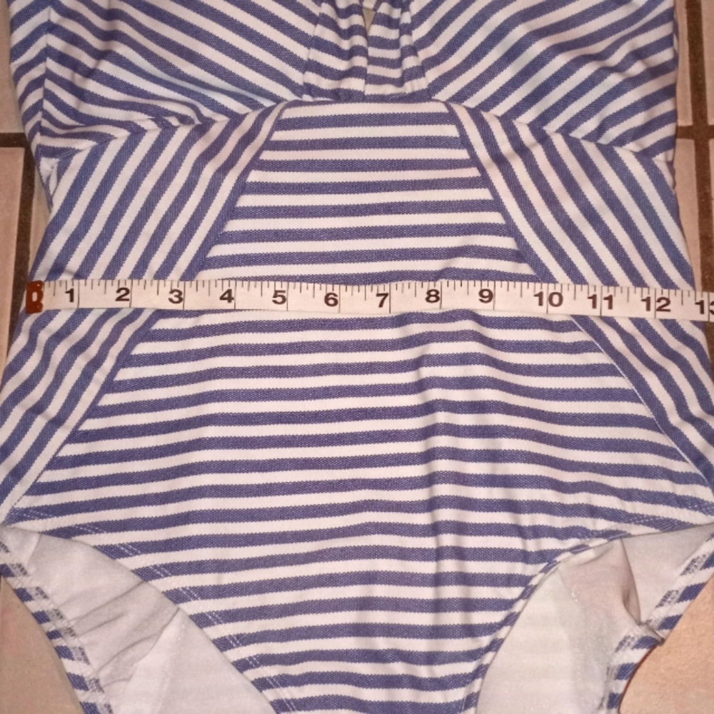 Swimsuit - Picture 5 of 7